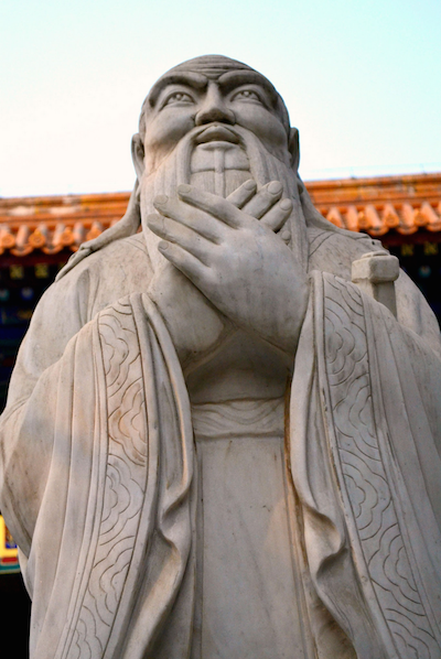 Neulich lief in ARTE eine Sendung über Konfuzius, der 551 v.Chr. lebte und wie kein anderer die Lebensart der Chinesen bis zum heutigen Tag prägt!